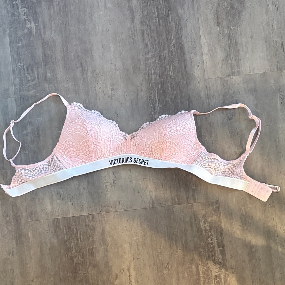 Victoria's Secret Light Pink Lace Bra